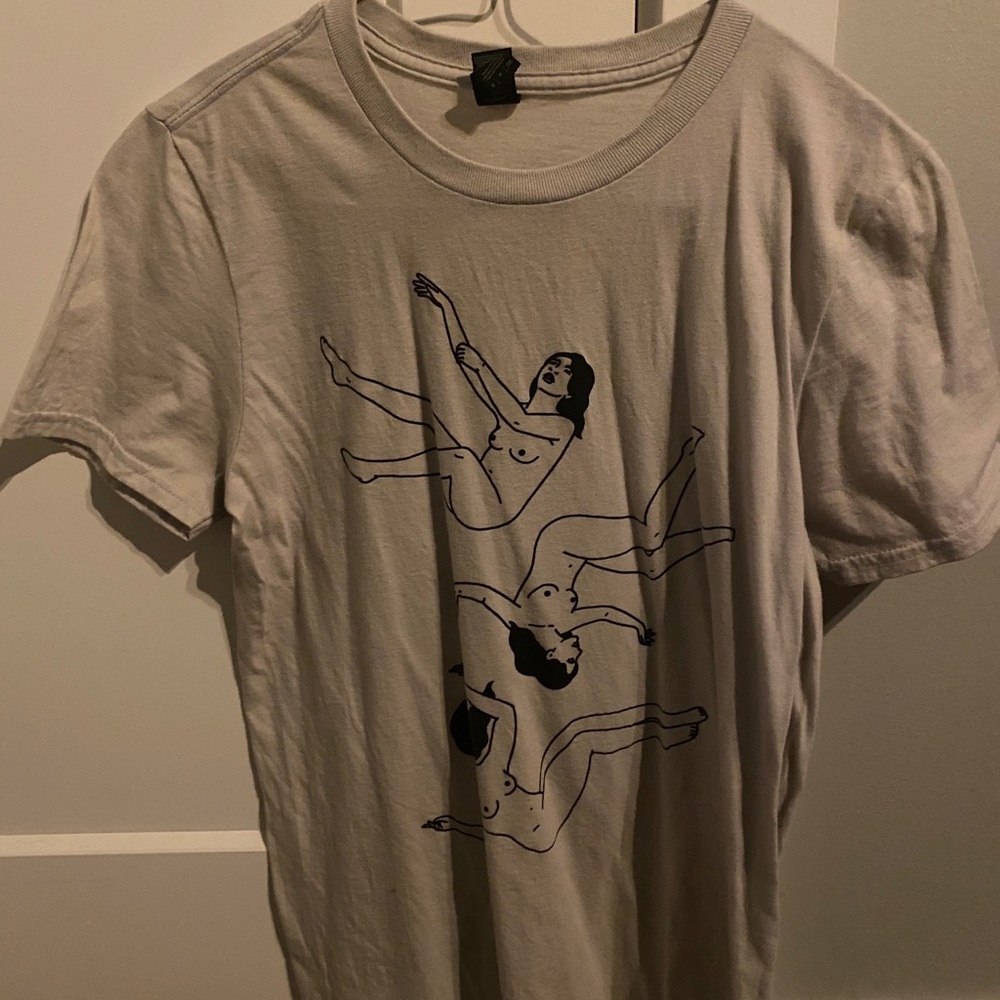 🌬 White Tee Shirt 🌬 - Picture 4 of 5